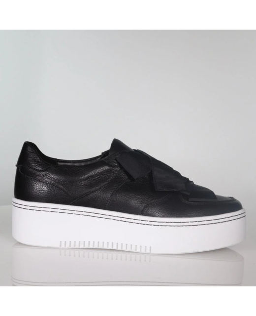 Minx Yoko Sneaker